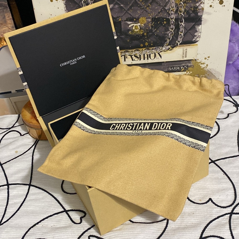 DIOR Raffia String Pouch with Box - Picture 7 of 9